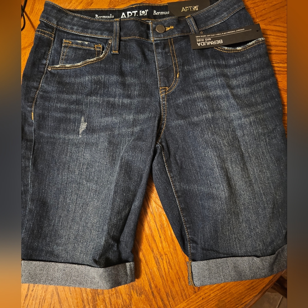 NWT Womens Apt 9 shorts size 6
